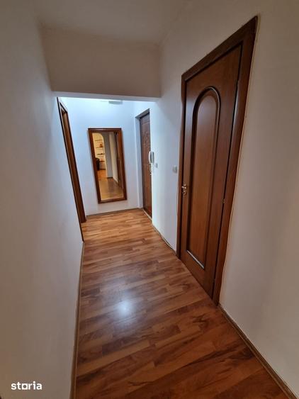 Apartament cu 3 camere semidecomandat în Dorobanți