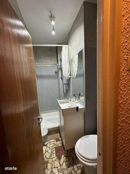 Apartament cu 4 camere decomandat în Victoriei