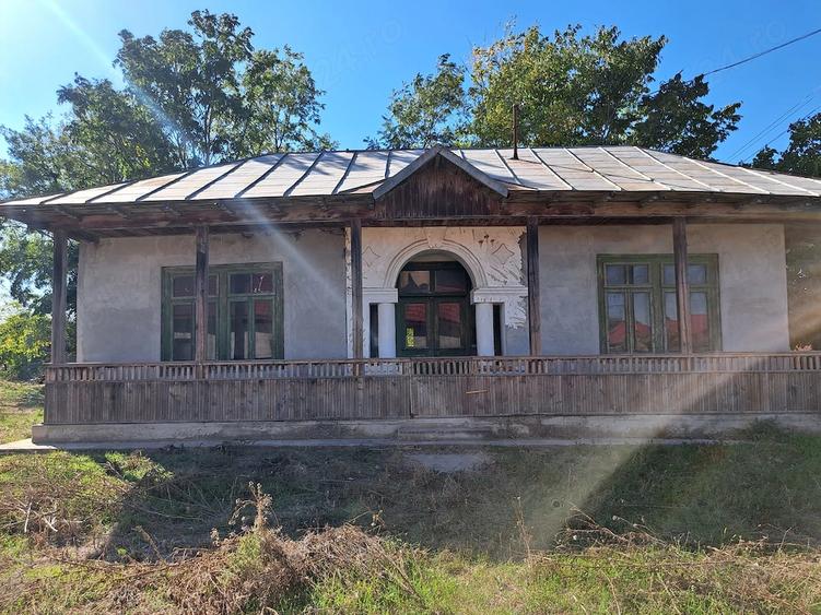 Casă cu 6 camere cu Teren 3000 Mp în Făcăeni