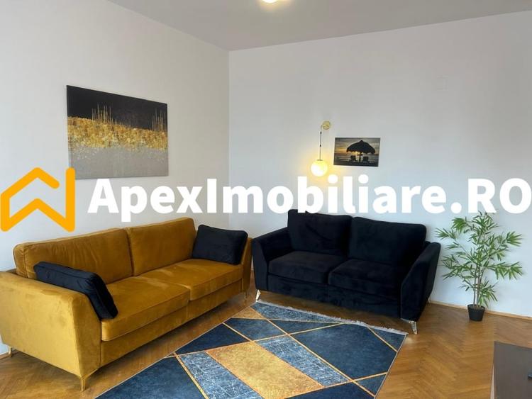 Apartament cu 3 camere semidecomandat, mobilat în Universitate