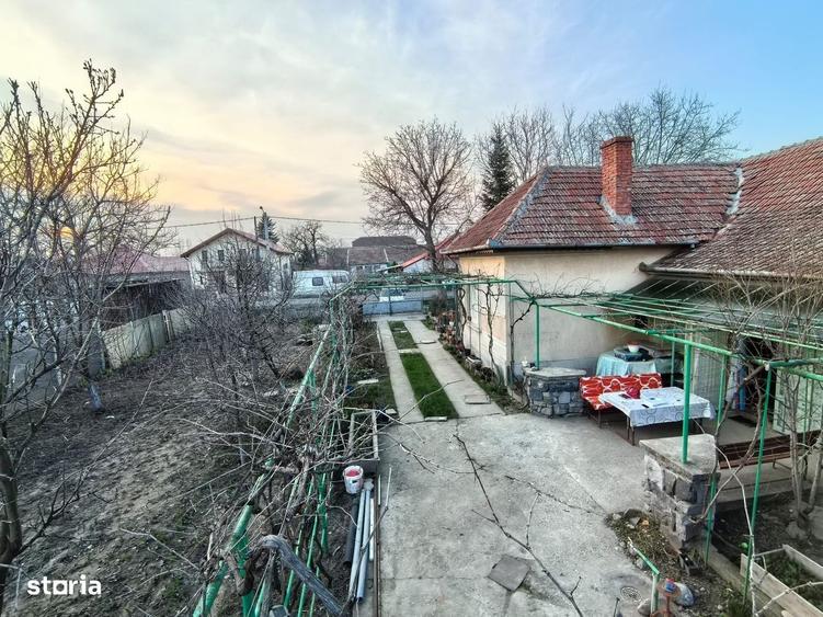 Casă cu 4 camere decomandat în Buziașului