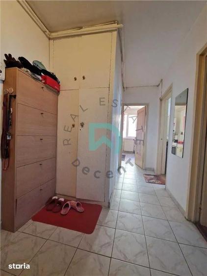 Apartament cu 3 camere decomandat în Astra