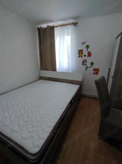 Apartament cu 3 camere decomandat în Vălenii de Munte