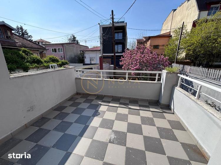 Casă cu 7 camere cu Teren 204 Mp în Grivița