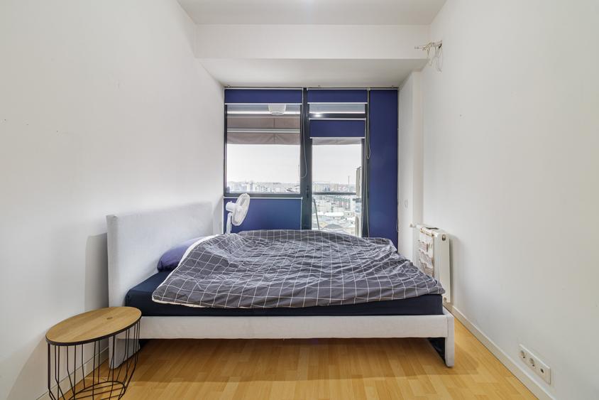 Apartament cu 3 camere semidecomandat, mobilat în Calea Călărașilor