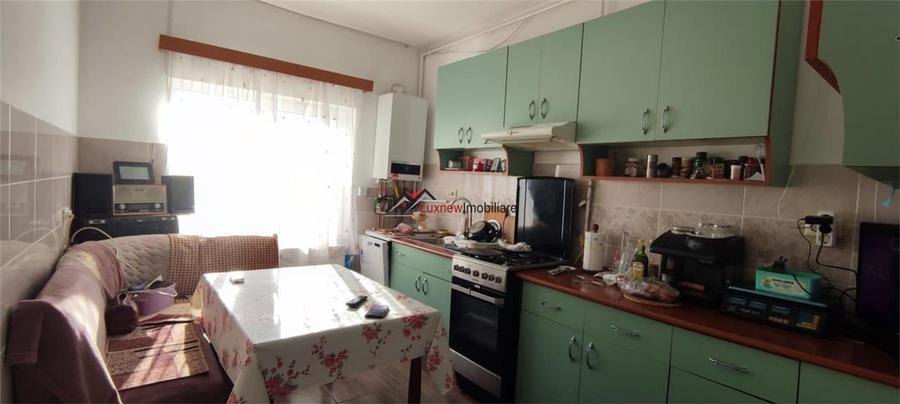 Casă cu 4 camere cu Teren 135 Mp în Florești