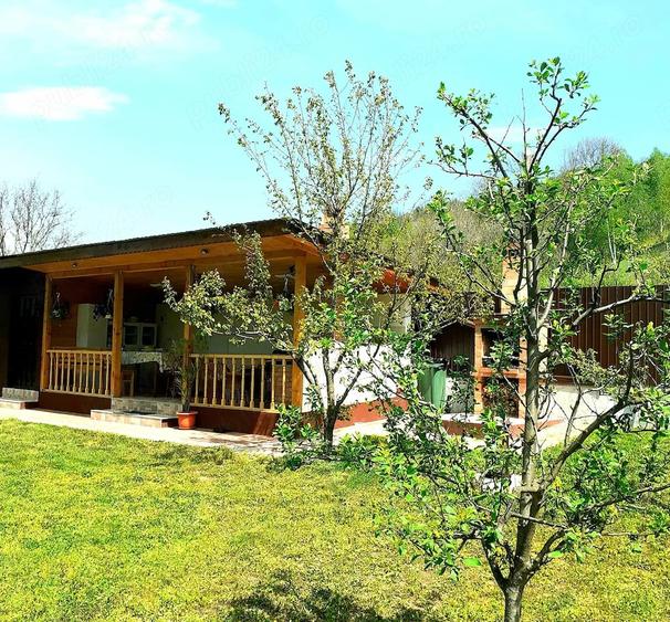 Casă cu 3 camere cu Teren 900 Mp în Bârsești