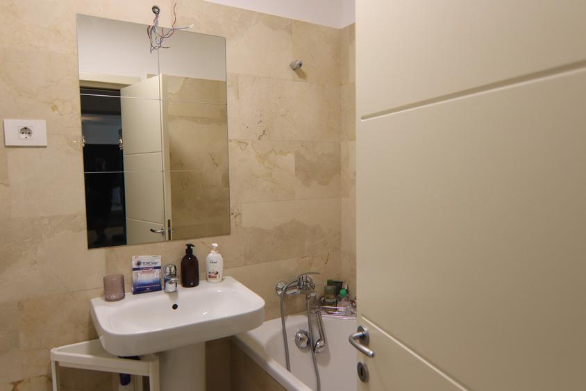 Apartament cu 3 camere decomandat în Tătărași
