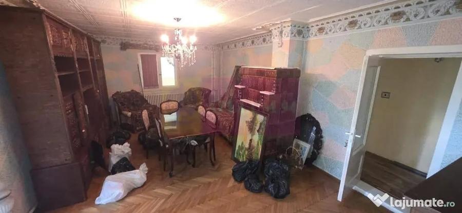 Casă cu 5 camere cu Teren 379 Mp în Central