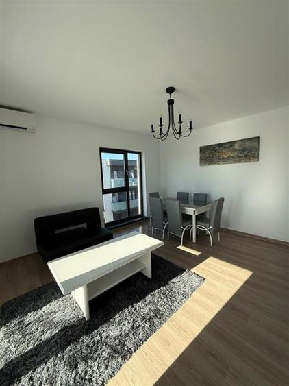 Apartament cu 3 camere decomandat, mobilat în Cristian