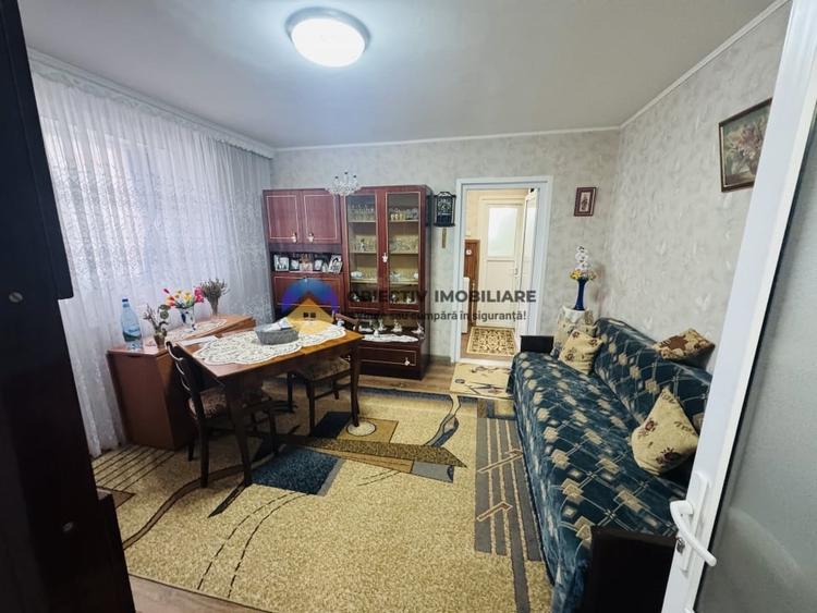 Apartament cu 3 camere semidecomandat în Dărmănești