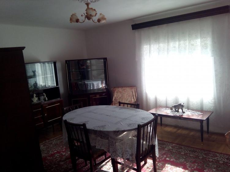 Casă cu 4 camere cu Canalizare în Central