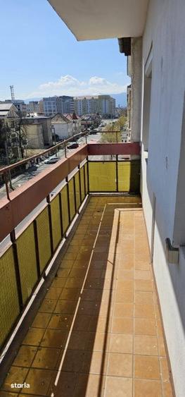 Apartament cu 4 camere decomandat în Calea Dumbrăvii