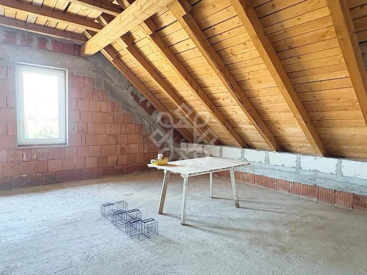 Casă cu Teren 745 Mp în Episcopia Bihorului