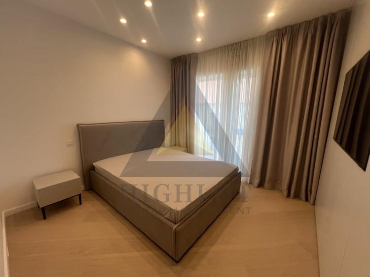 Apartament cu 3 camere semidecomandat în Barbu Văcărescu