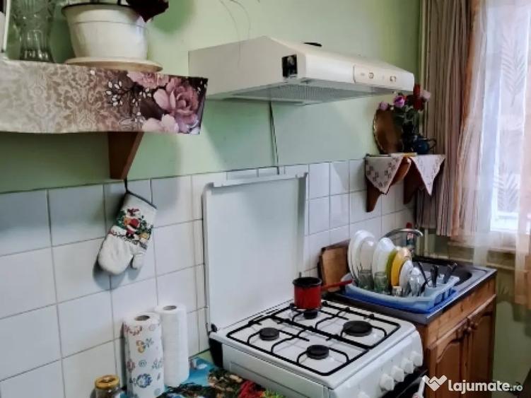 Apartament cu 3 camere semidecomandat în Est