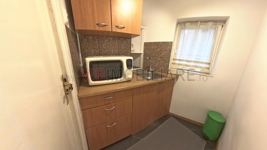 Garsonieră decomandată, mobilată în Romană