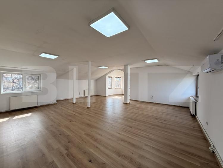 Birou, de 229.69999694824 mp, în Brestei