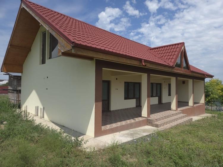 Casă individuală cu 4 camere cu Canalizare în Murighiol