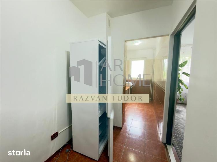 Apartament cu 3 camere semidecomandat în Mihai Bravu