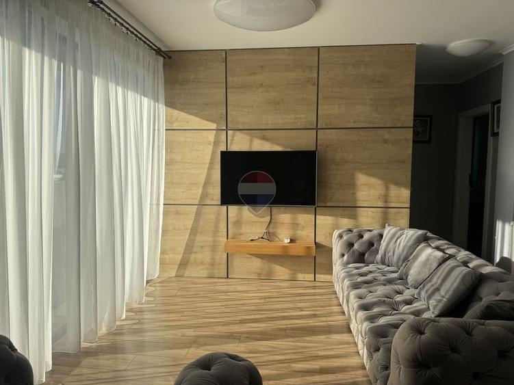 Apartament cu 3 camere semidecomandat, mobilat în Bună Ziua