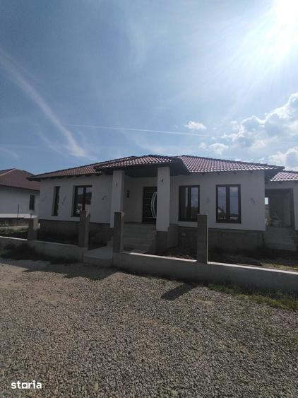 Casă cu 4 camere cu Teren 500 Mp în Blandiana