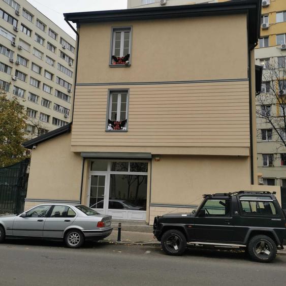 Casă cu 4 camere cu Teren 200 Mp în Bucur Obor
