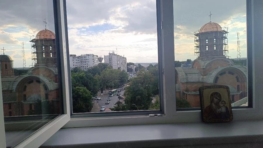 Apartament cu 4 camere decomandat în Central