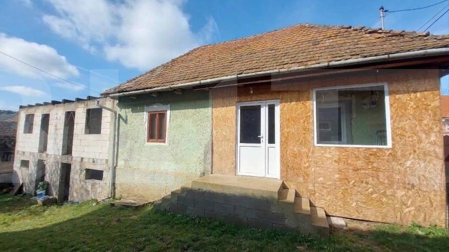 Casă individuală cu 6 camere cu Teren 986 Mp în Moacșa