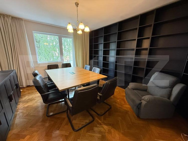Apartament cu 4 camere decomandat, mobilat în Central