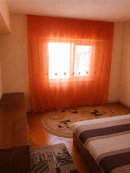 Apartament cu 3 camere decomandat în Drăgășani