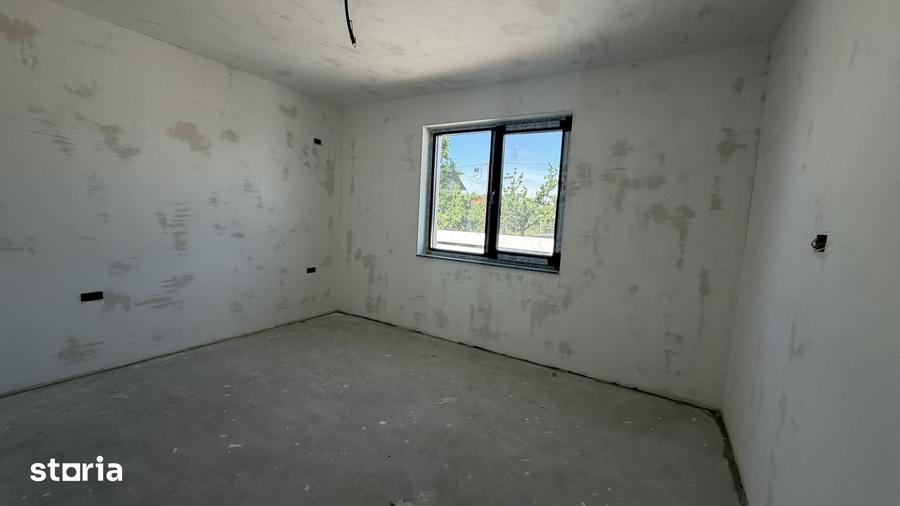 Casă cu 4 camere cu Teren 400 Mp în Domnești