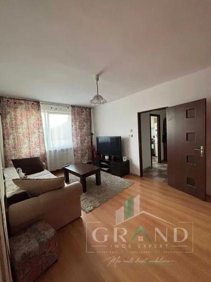 Apartament cu 2 camere semidecomandat, mobilat în Central