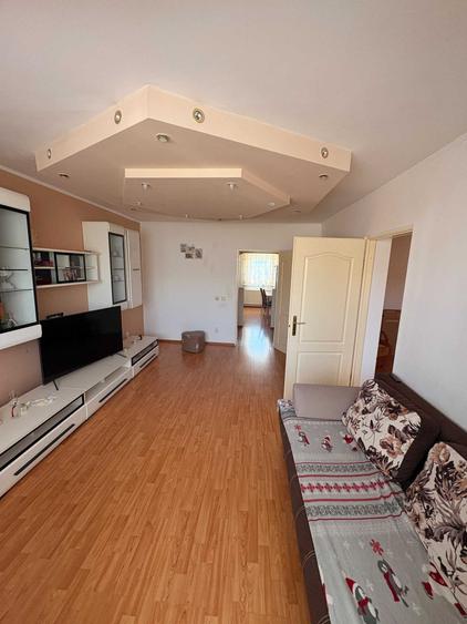 Apartament cu 4 camere decomandat în Exterior Vest