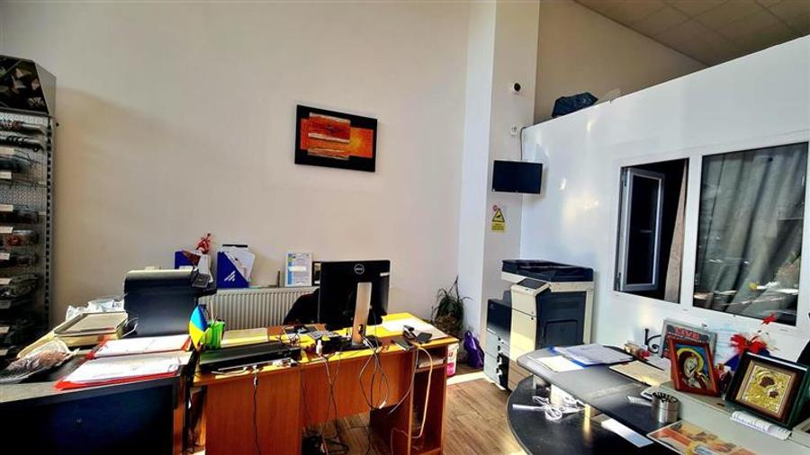 Spațiu comercial, de 470 mp, în Central