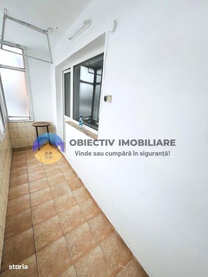 Apartament cu 3 camere semidecomandat în Sud