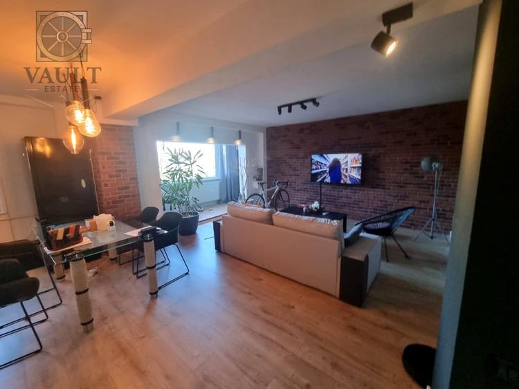 Apartament cu 3 camere decomandat, mobilat în Decebal