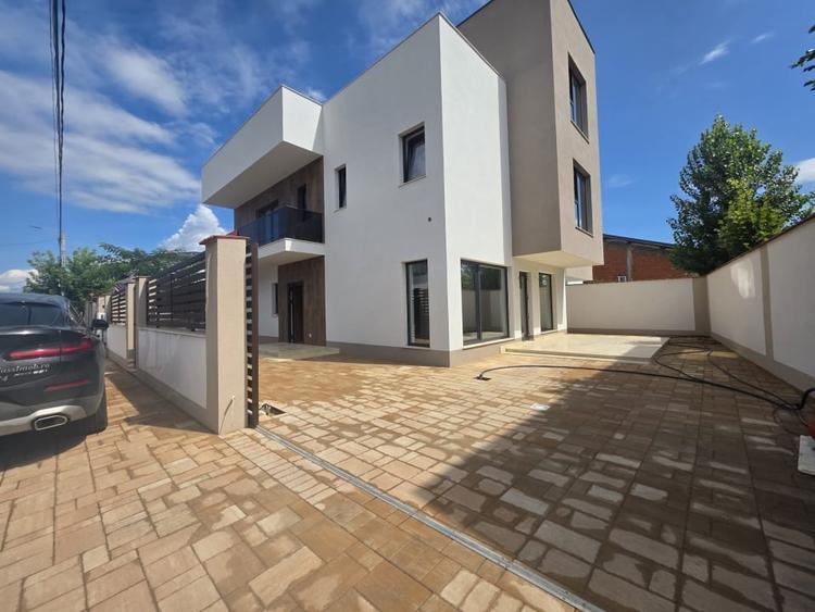 Casă individuală cu 4 camere cu Canalizare în Bragadiru