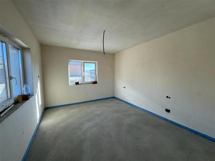 Duplex cu 5 camere cu Canalizare în Chinteni
