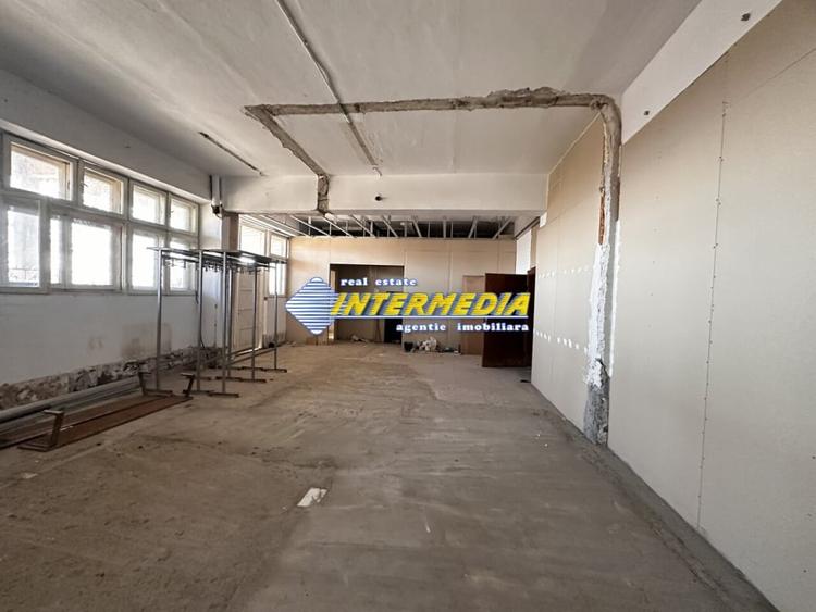 Spațiu comercial, de 1,270 mp, în Bărăbanț