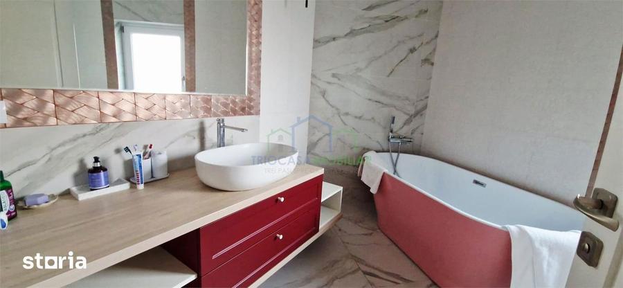 Casă cu 7 camere cu Canalizare în Central