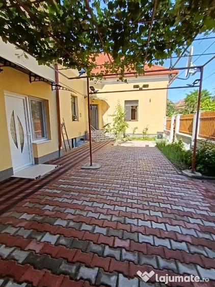 Casă cu 3 camere în Central