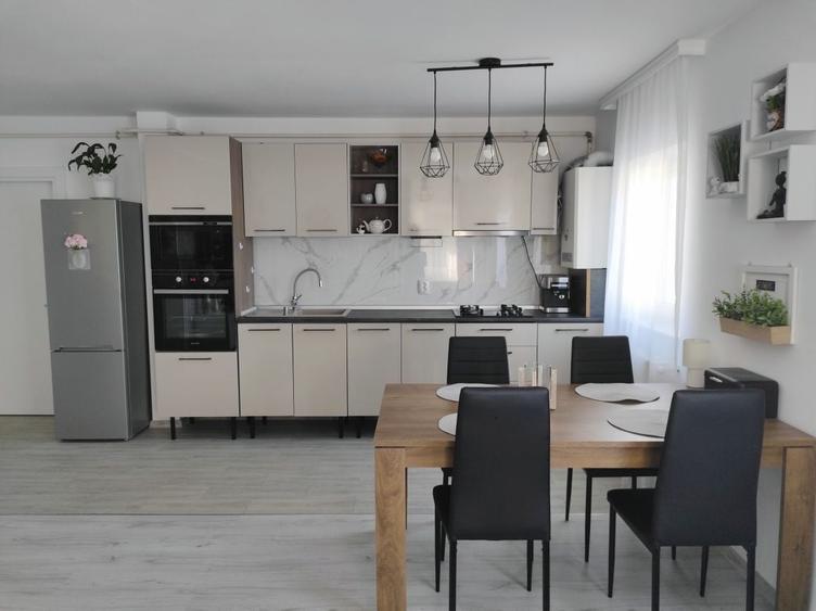 Apartament cu 2 camere, mobilat în Florești