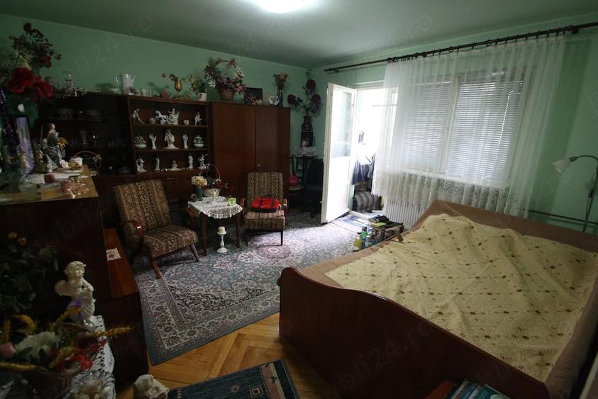 Apartament cu 3 camere decomandat în Girocului