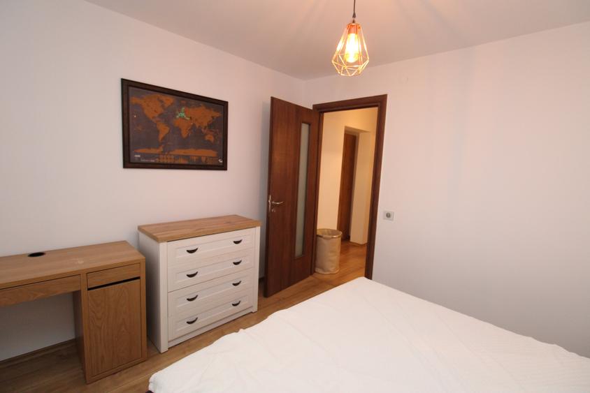 Apartament cu 3 camere decomandat în Drumul Taberei