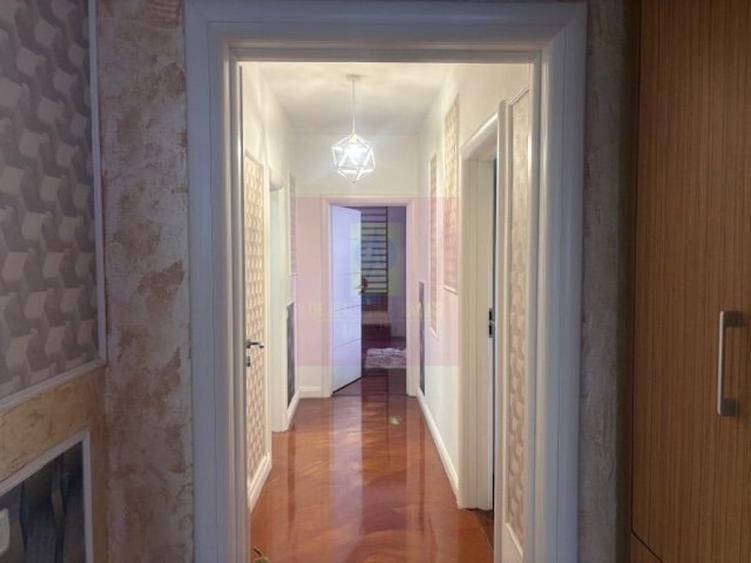 Apartament cu 4 camere decomandat în Titan