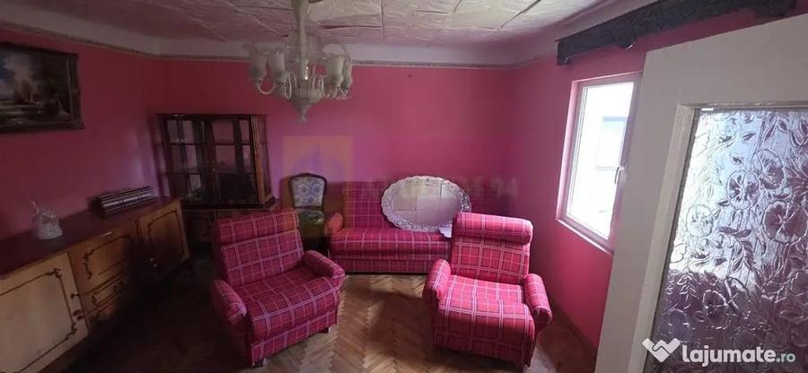 Casă cu 5 camere cu Teren 379 Mp în Central