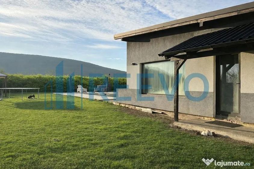 Casă cu 5 camere cu Piscina în Hemeiuș