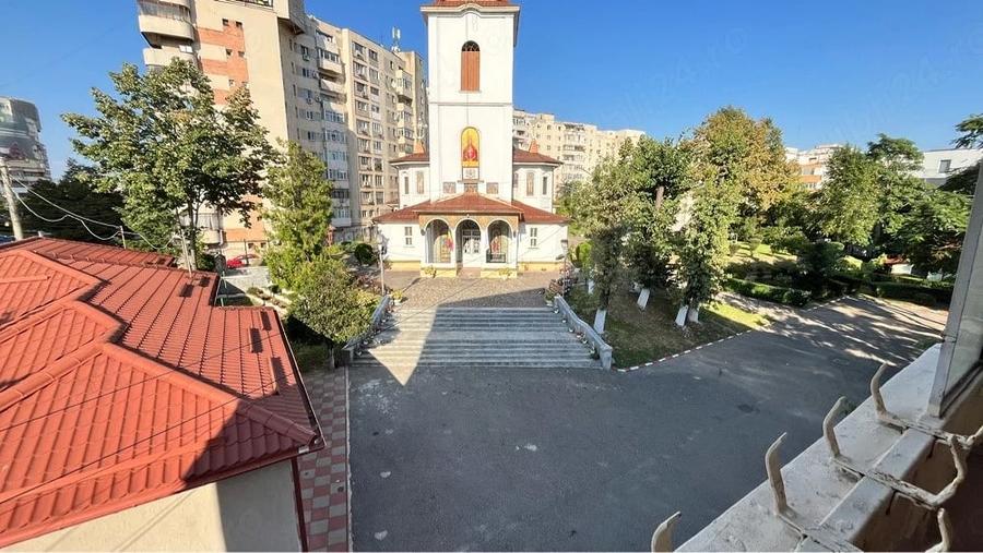 Apartament cu 4 camere decomandat în Traian