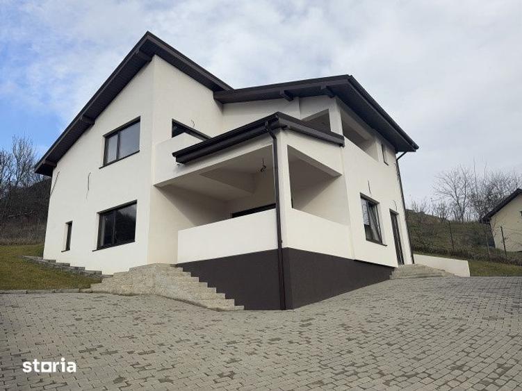 Casă cu 4 camere cu Teren 886 Mp în Sava